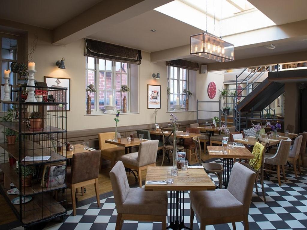 达尔文联排别墅旅馆 什鲁斯伯里 外观 照片 The restaurant at The Old Bank