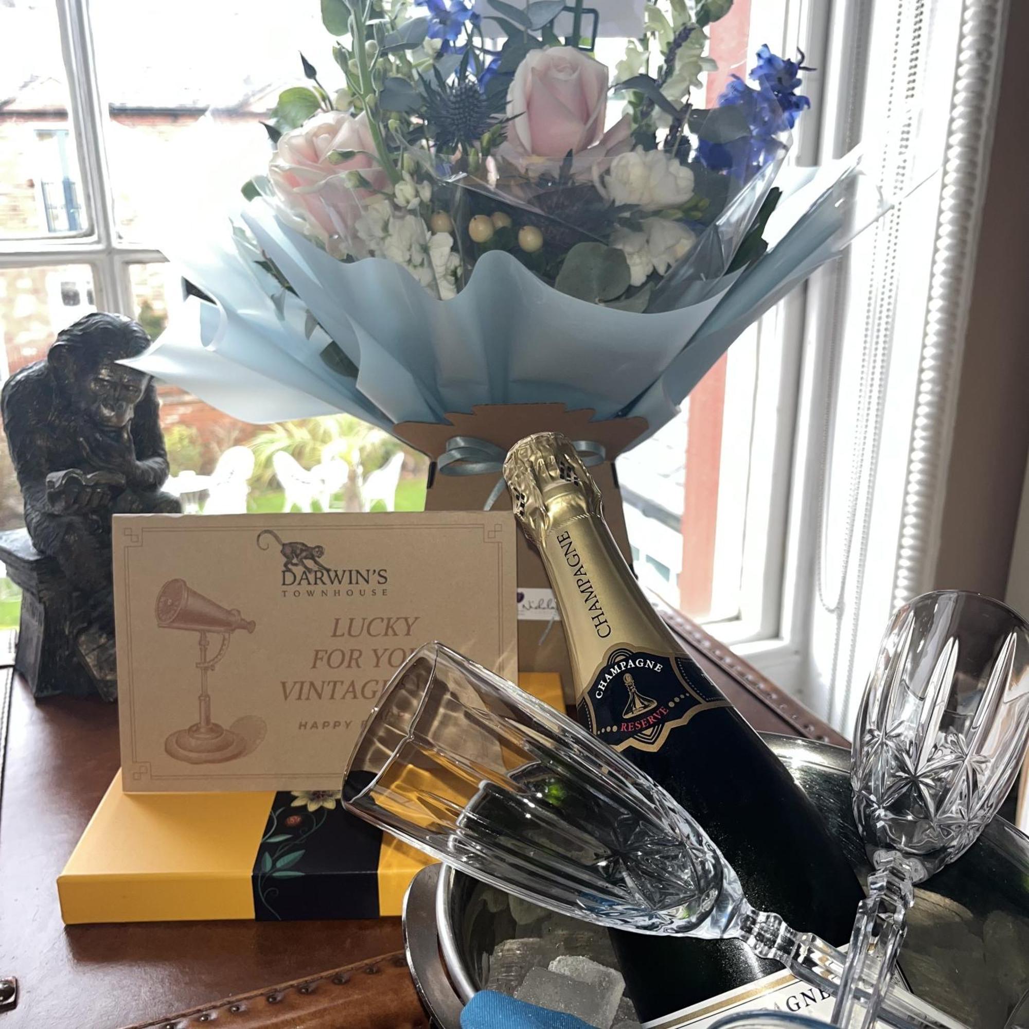 达尔文联排别墅旅馆 什鲁斯伯里 外观 照片 A bottle of Dom Pérignon